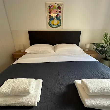 Hvar Dream View Penthouse With Hot Tub 아파트 *